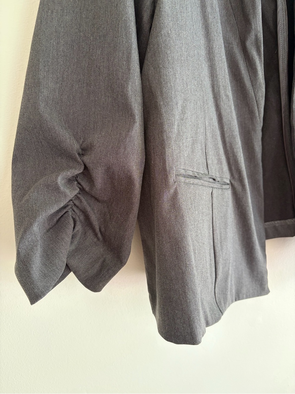 NWT Torrid Charcoal Gray Gathered Sleeve Open Blazer Size 4 - Picture 3 of 5